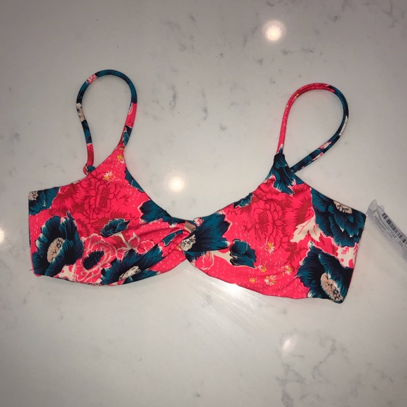 Billabong Other - Billabong size small bikini top NWT